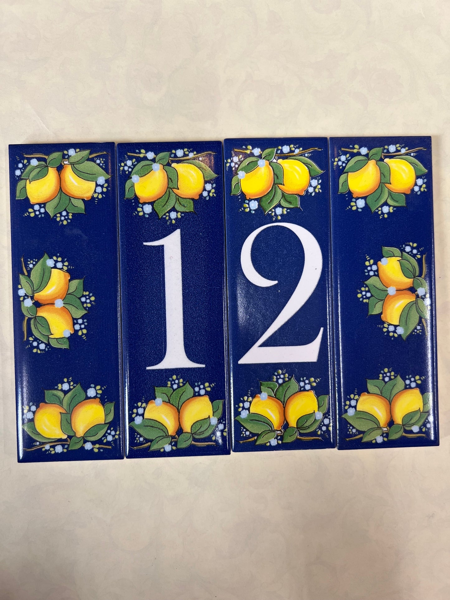 NUMERI CIVICI E LETTERE IN CERAMICA DIPINTE A MANO