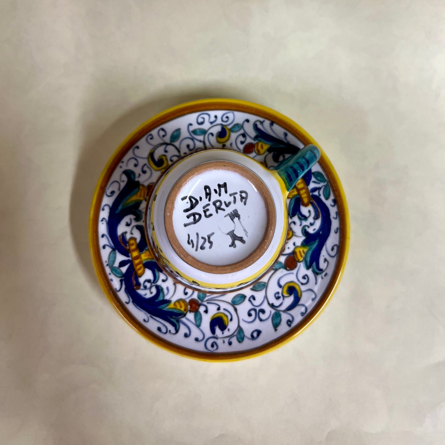 TAZZINA DA CAFFE' IN CERAMICA DIPINTA A MANO STILE DERUTA